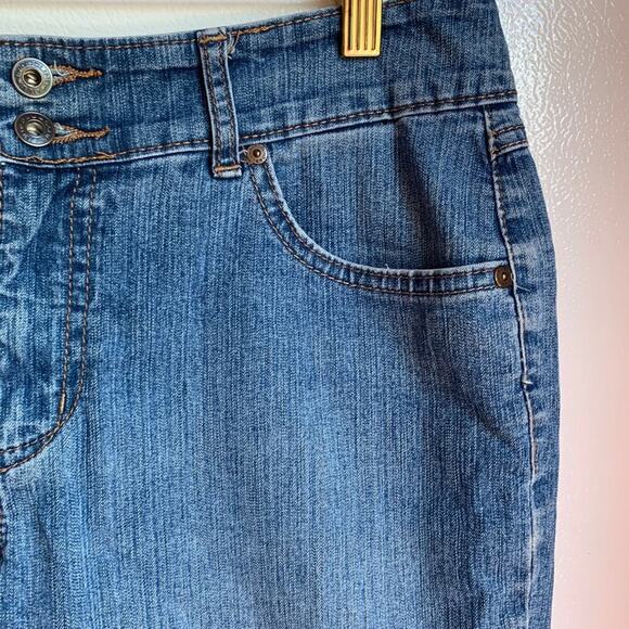 BANDOLINO Women’s Medium Wash Jean Capris / Size: 8 - Picture 6 of 11